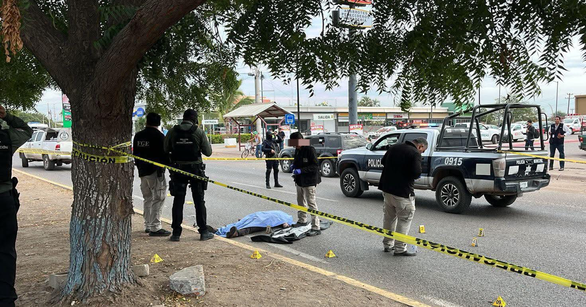 Hombre asesinado en carretera Culiacán–Navolato, escena del crimen con casquillos percutidos.