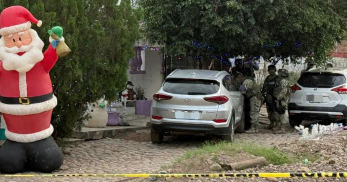 Operativo de seguridad con Santa Claus inflable en Culiacán