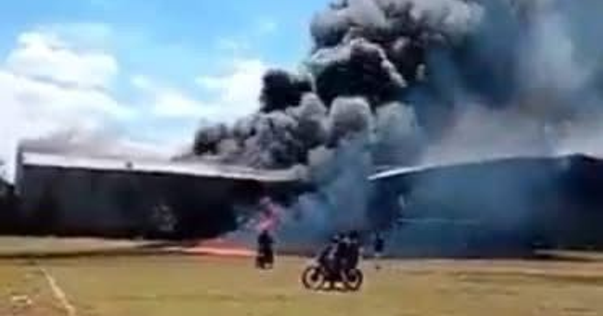 Incendio en Toluca tras caída de avioneta Cessna 650 Citation III