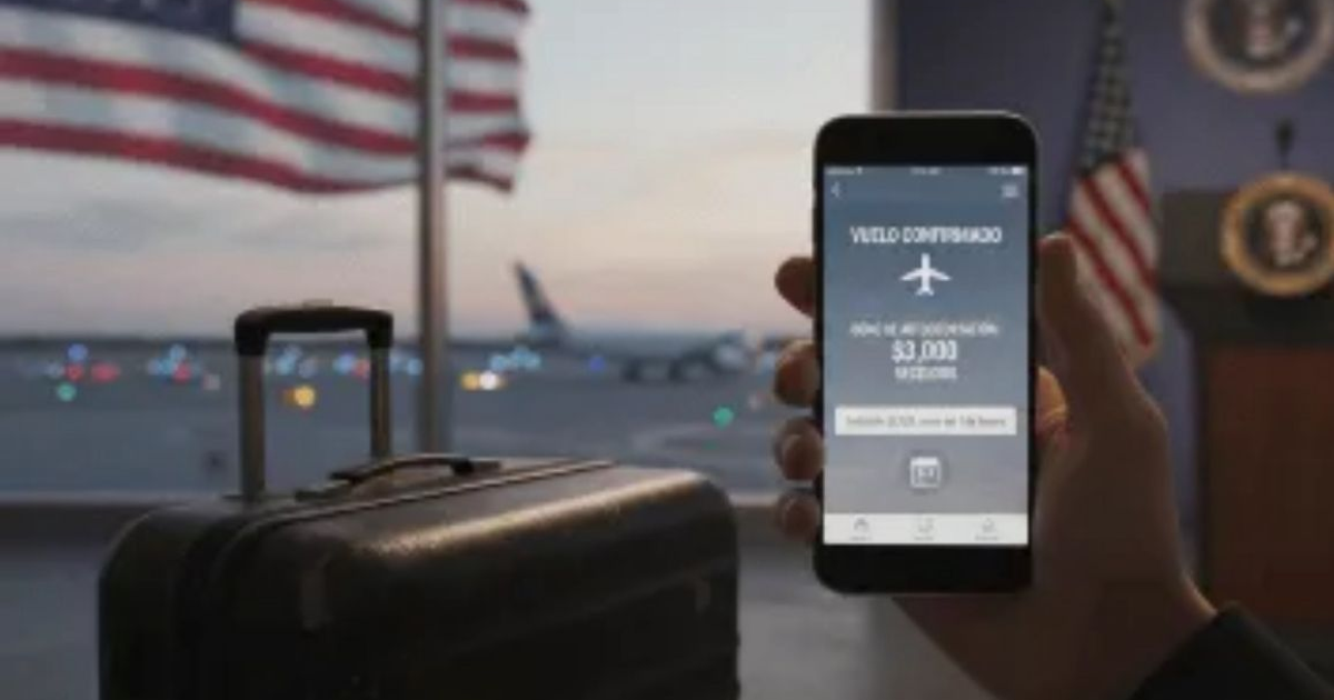 Maleta negra, teléfono móvil mostrando un vuelo, fondo con bandera de EE.UU., podio y avión de aeropuerto.