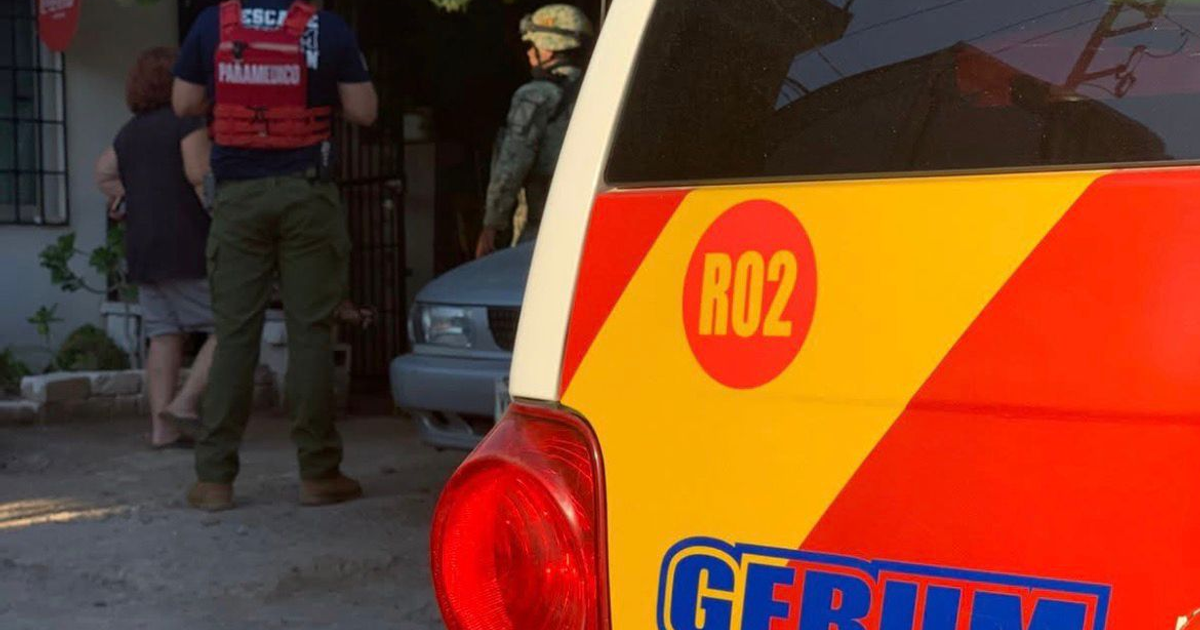 Ambulancia en operación en Culiacán después de un intento de robo vehicular