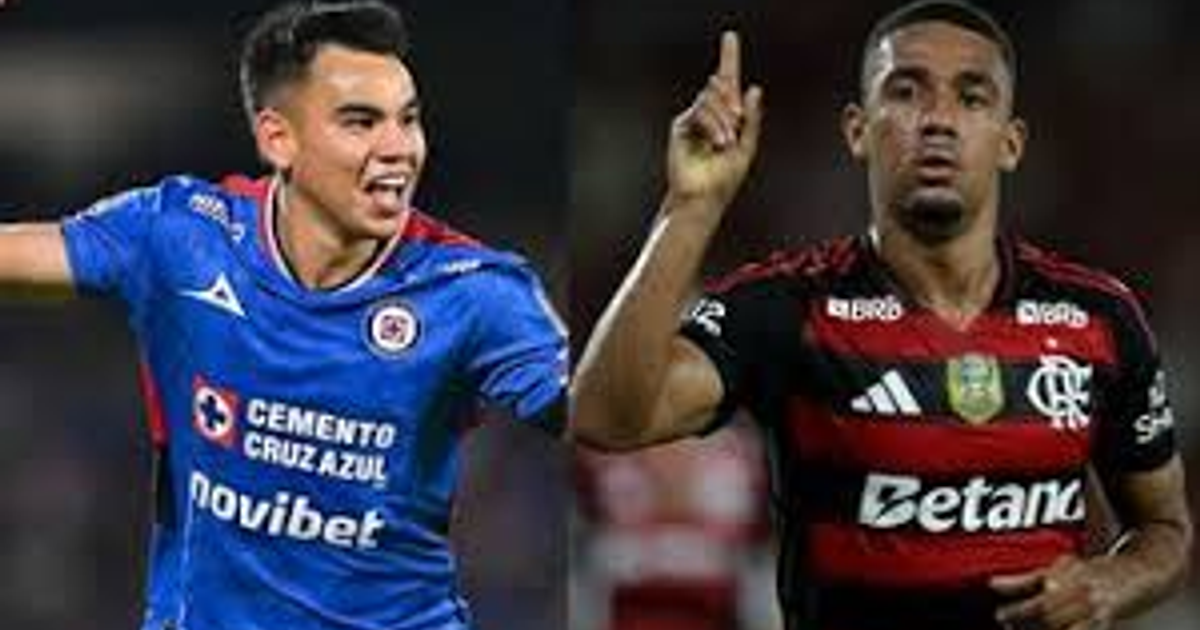 Dos futbolistas celebrando durante el partido Cruz Azul vs Flamengo en Copa Intercontinental 2025