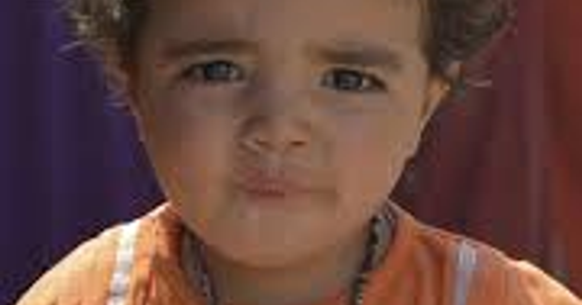 Médico examinando a un niño en el Hospital Pediátrico de Sinaloa