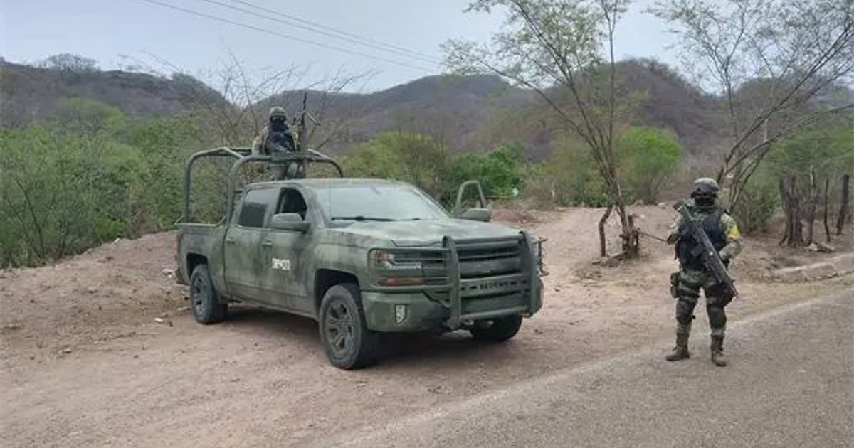 Soldados y vehículo militar en zona montañosa tras incidente en Culiacán