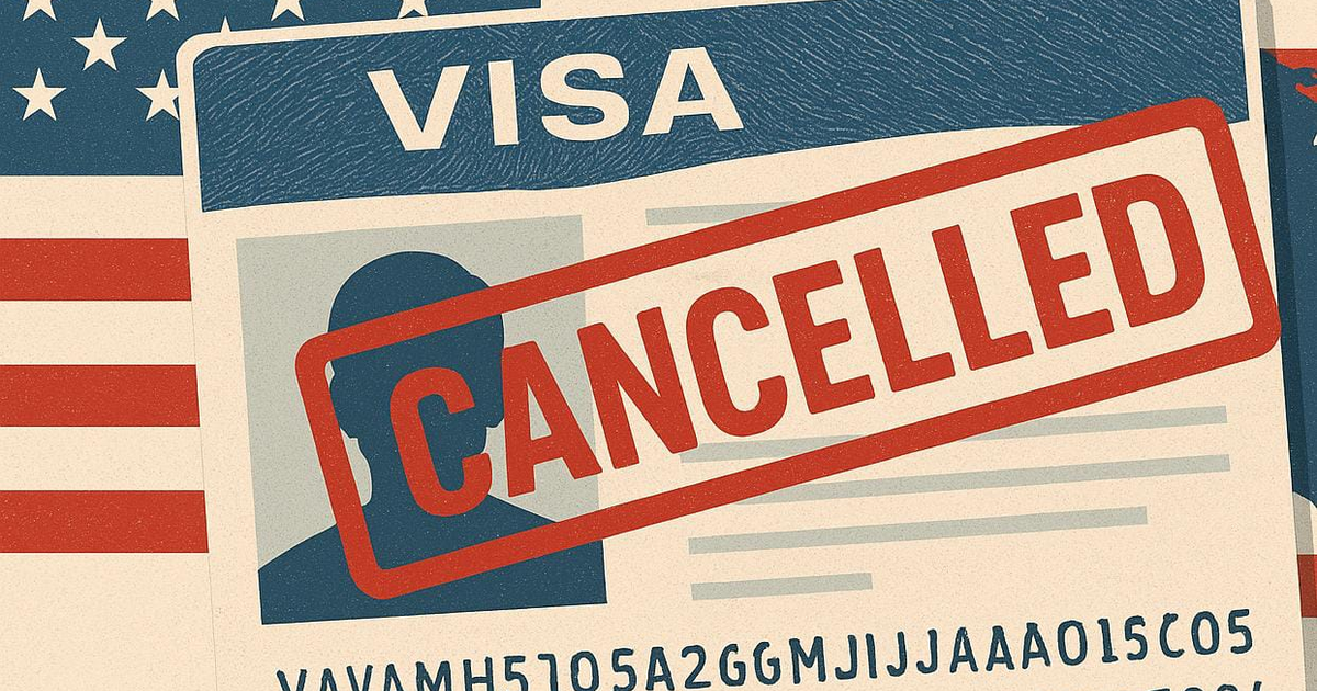 Documento visa de EE.UU. con marca de 'CANCELLED' sobre fondo de bandera estadounidense y silueta de persona