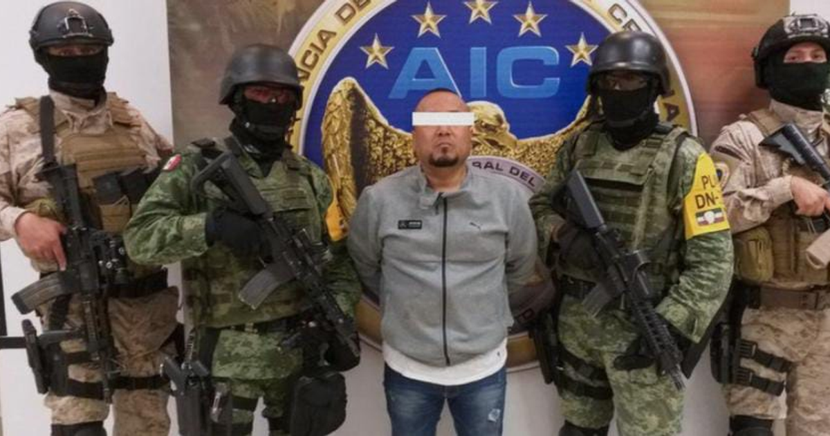 Detención de individuo bajo custodia militar relacionada con sanciones a cártel.