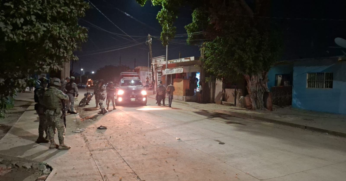 Despliegue nocturno de fuerzas de seguridad en Mazatlán tras incidente de pirotecnia en 2025.