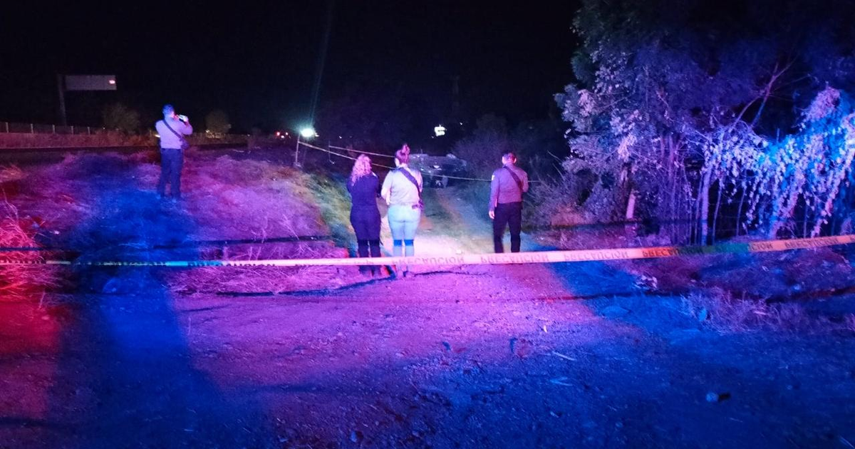 Accidente carrretero en México 15 - escena nocturna con autoridades y luces de emergencia