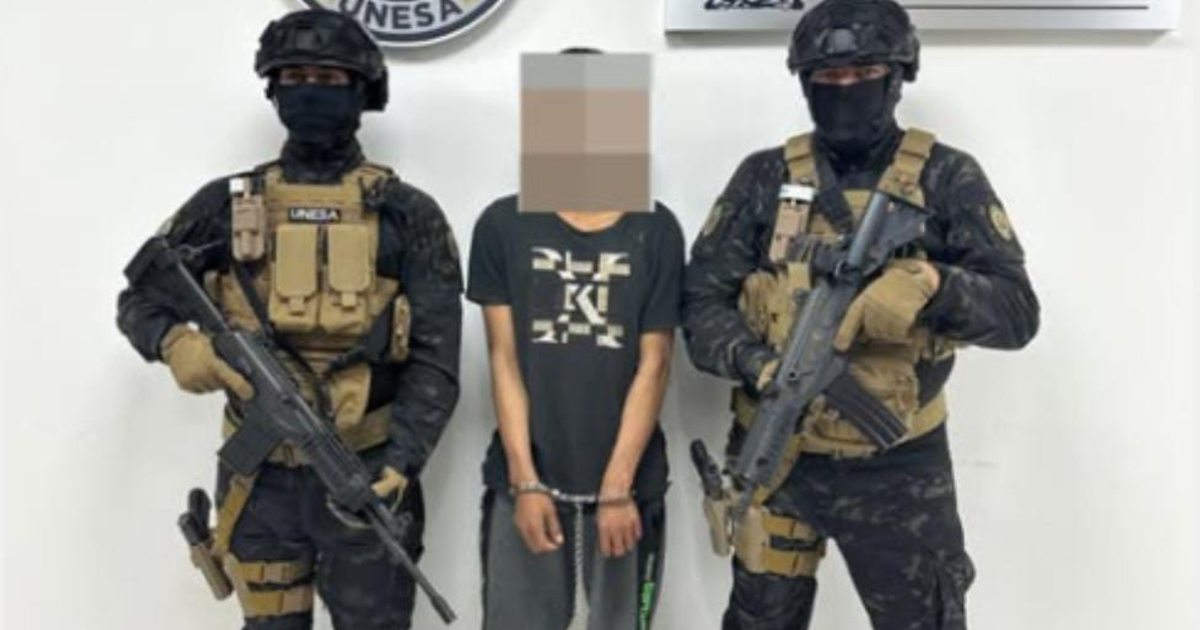 Detenido por feminicidio escoltado por policía