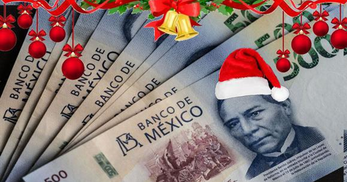 Billetes de 500 pesos decorados con motivos navideños, reflejando el gasto impulsivo del aguinaldo.