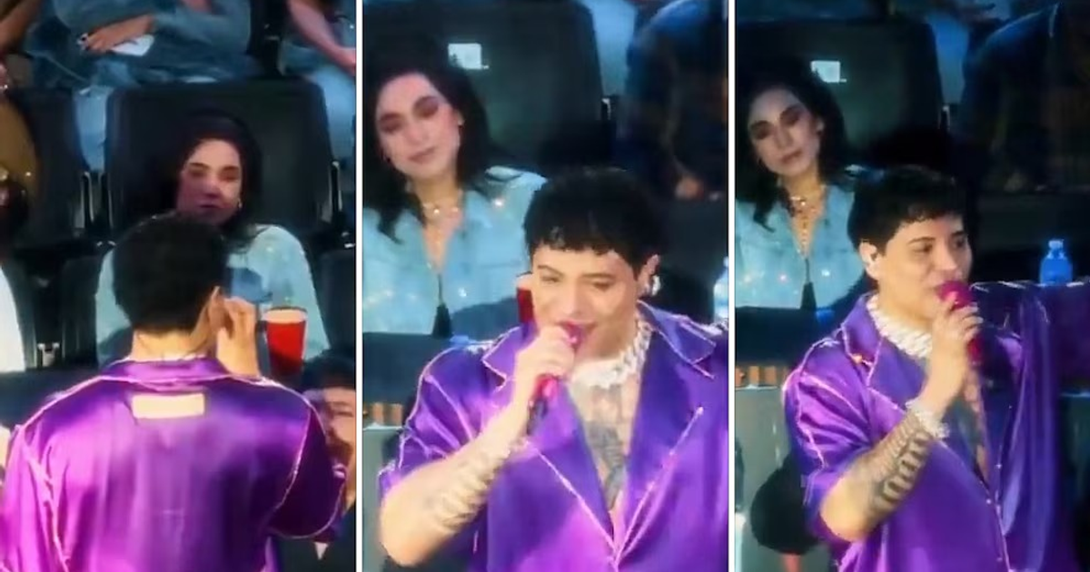 Artista de Grupo Firme cantando en Chiapas, vestido de morado