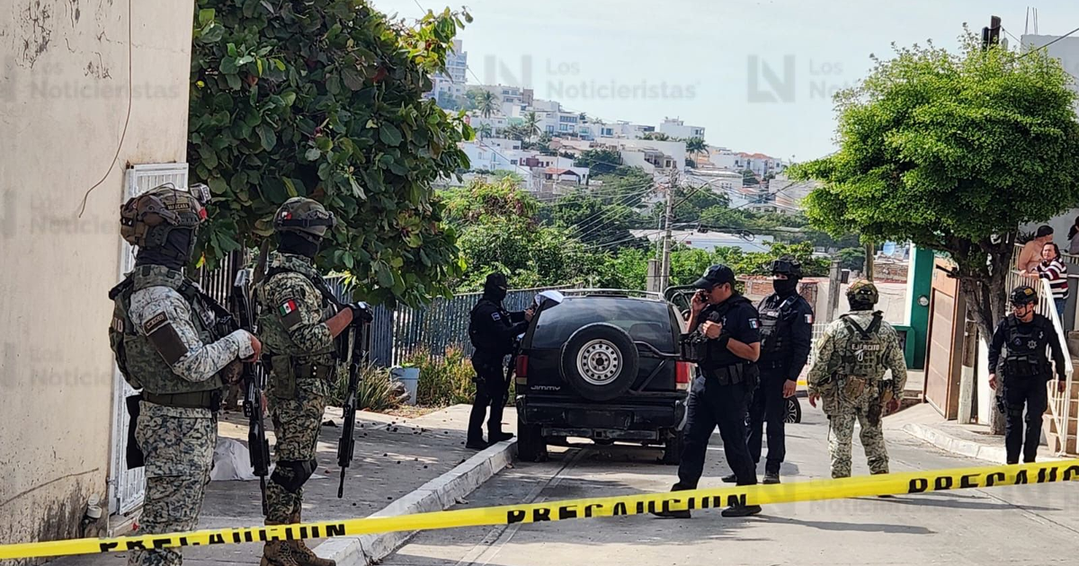 Operativo policial en Culiacán con oficiales y cintas de seguridad en la escena de un homicidio