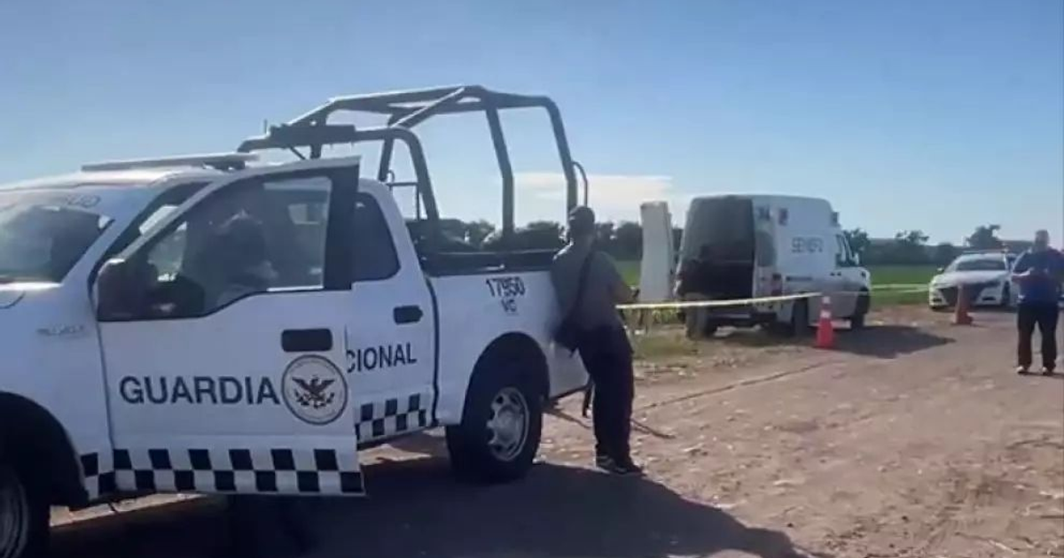 Camioneta de la Guardia Nacional y cinta amarilla en escena de crimen en Sinaloa