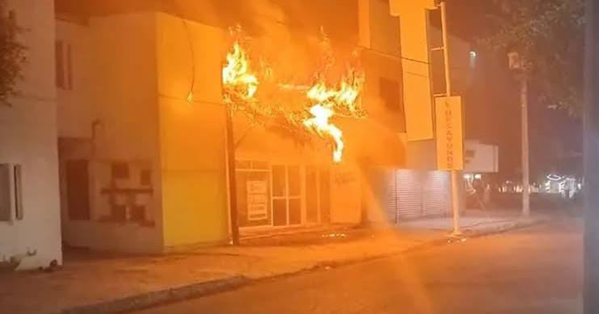 Incendio en comercio de la colonia Ipis, Guasave, Sinaloa