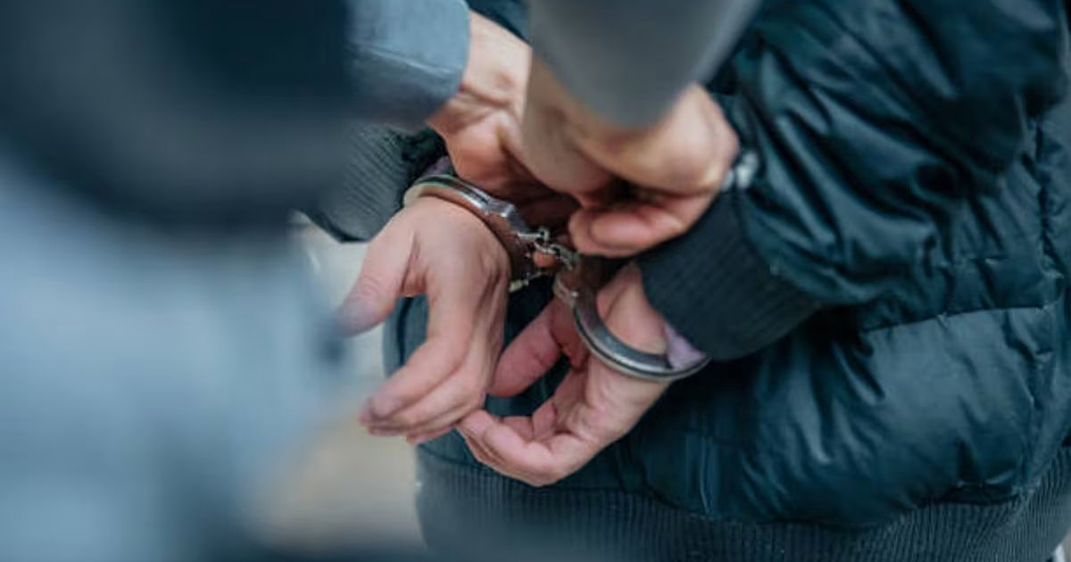 Manos esposadas durante la detención en Ciudad de México