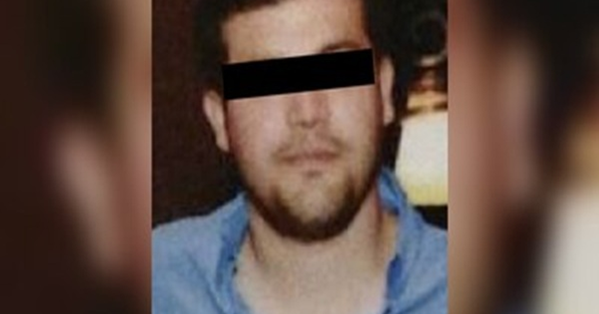 Imagen de persona no identificada en el contexto de la comparecencia de Joaquín Guzmán López en Chicago.