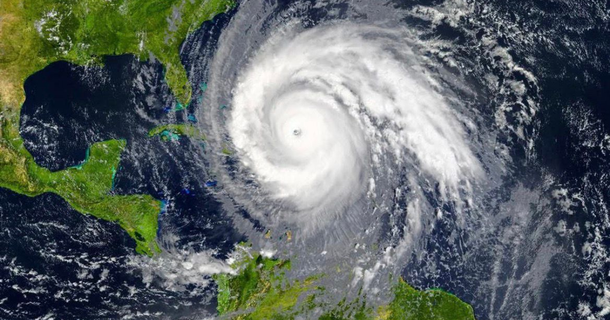 Huracán desde el espacio sobre América Central durante la temporada influenciada por La Niña.