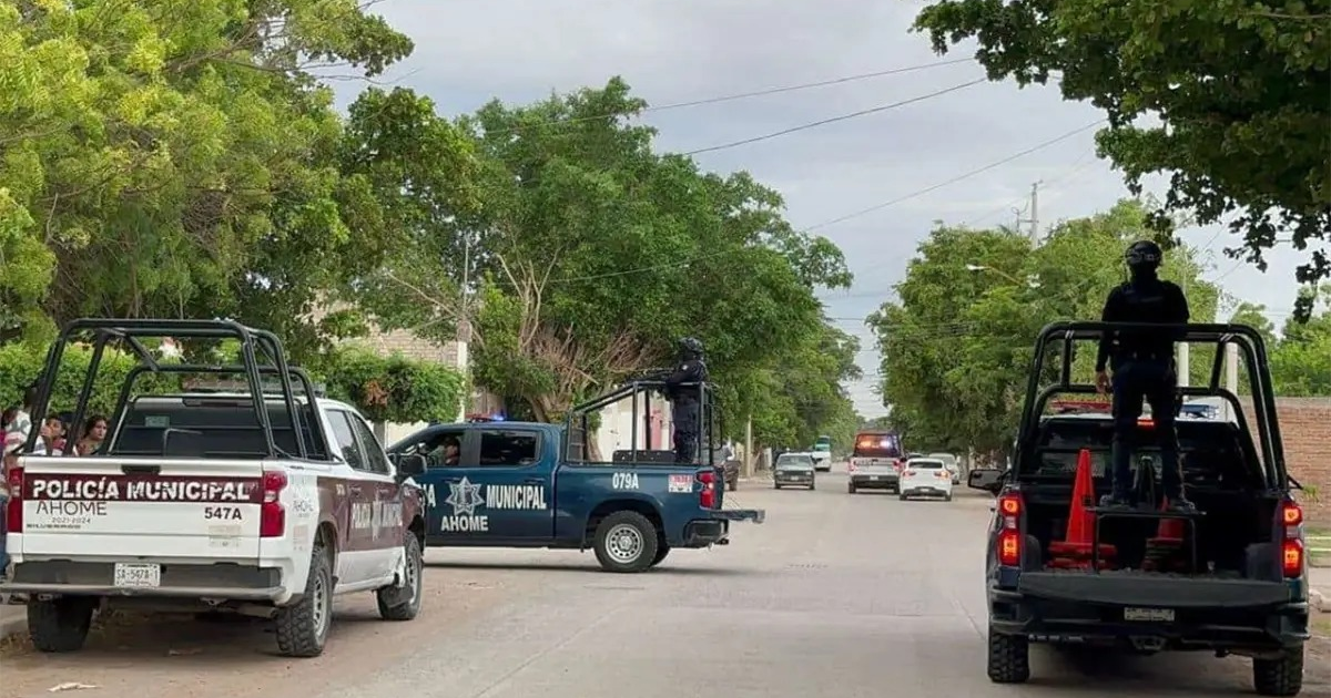 Vehículos de Policía en Ahome reforzando patrullajes contra violencia con machetes.