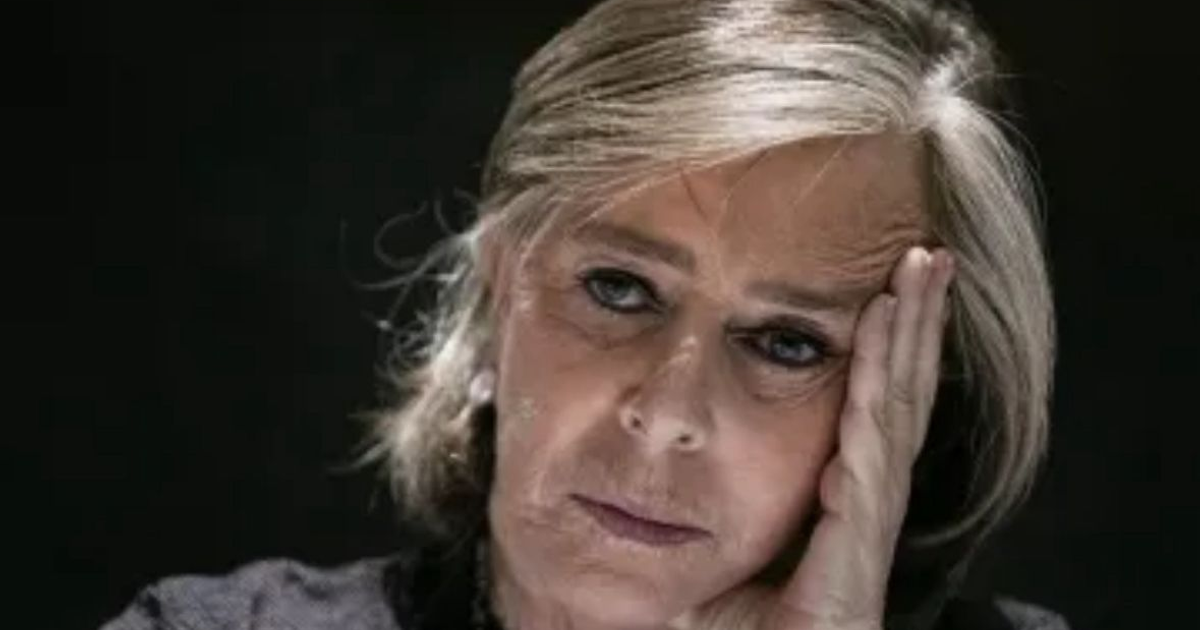 Retrato de una mujer preocupada, representación del caso legal de María Amparo Casar en la CDMX por asuntos judiciales en diciembre de 2025.