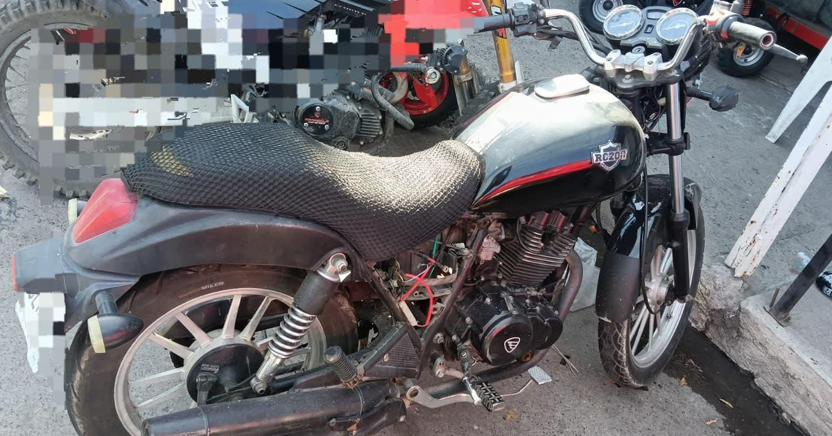 Motocicleta negra recuperada en Mazatlán con reporte de robo