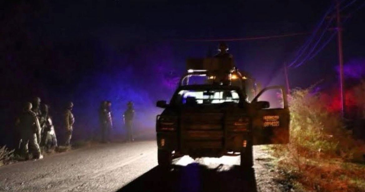 Intervención nocturna policial en Arroyo Grande, Sanalona, tras un incidente reportado.