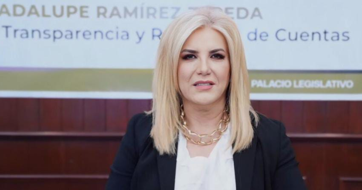 María Guadalupe Ramírez Zepeda en el Palacio Legislativo abordando temas de transparencia después de reintegrar viáticos.
