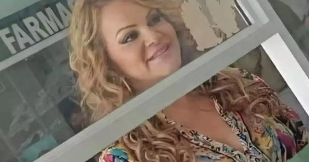Mujer rubia con parecido a Jenni Rivera en clínica de Matehuala
