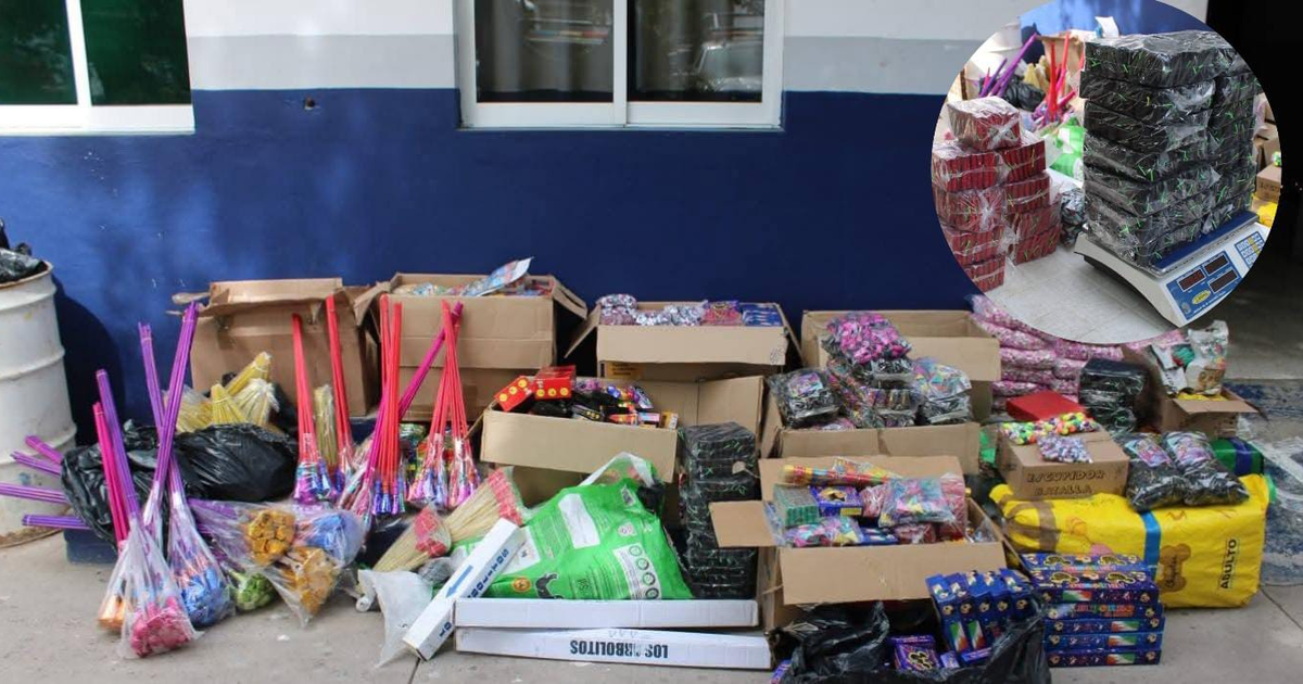 Cajas de fuegos artificiales aseguradas por la policía en Sinaloa