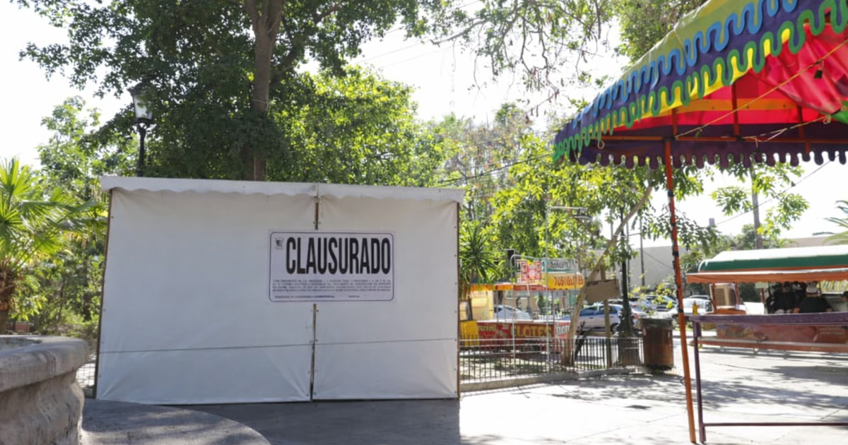 Puesto clausurado en plazuela 27 de Septiembre, Los Mochis, tras incautación de pirotecnia