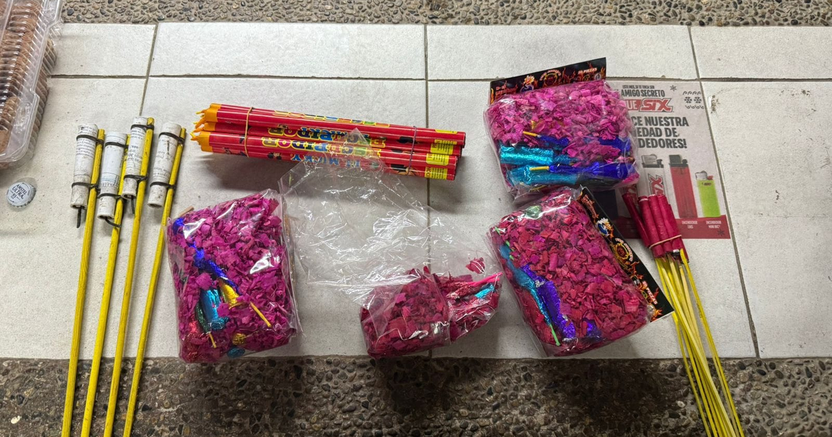Elementos de pirotecnia incautados en Guasave, Sinaloa