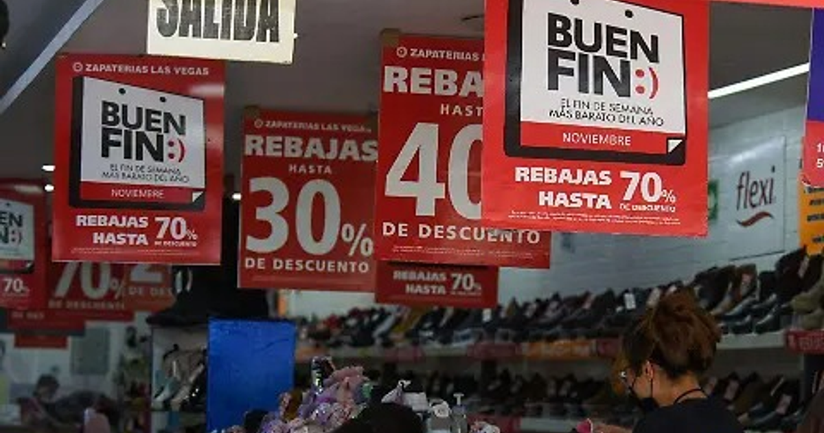 Zapatería con letreros del Buen Fin ofreciendo hasta 70% de descuento en calzado.