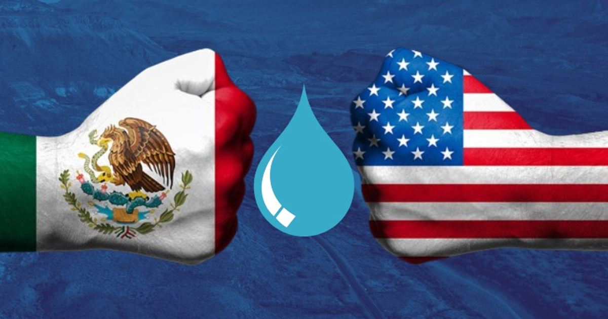 Puños levantados con banderas de México y Estados Unidos con una gota de agua en el centro, simbolizando conflictos hídricos entre los países.