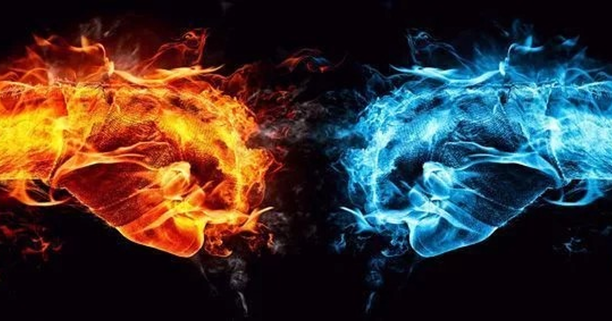 Manos en estilo de fuego e hielo simbolizando un contraste elemental sobre un fondo oscuro.