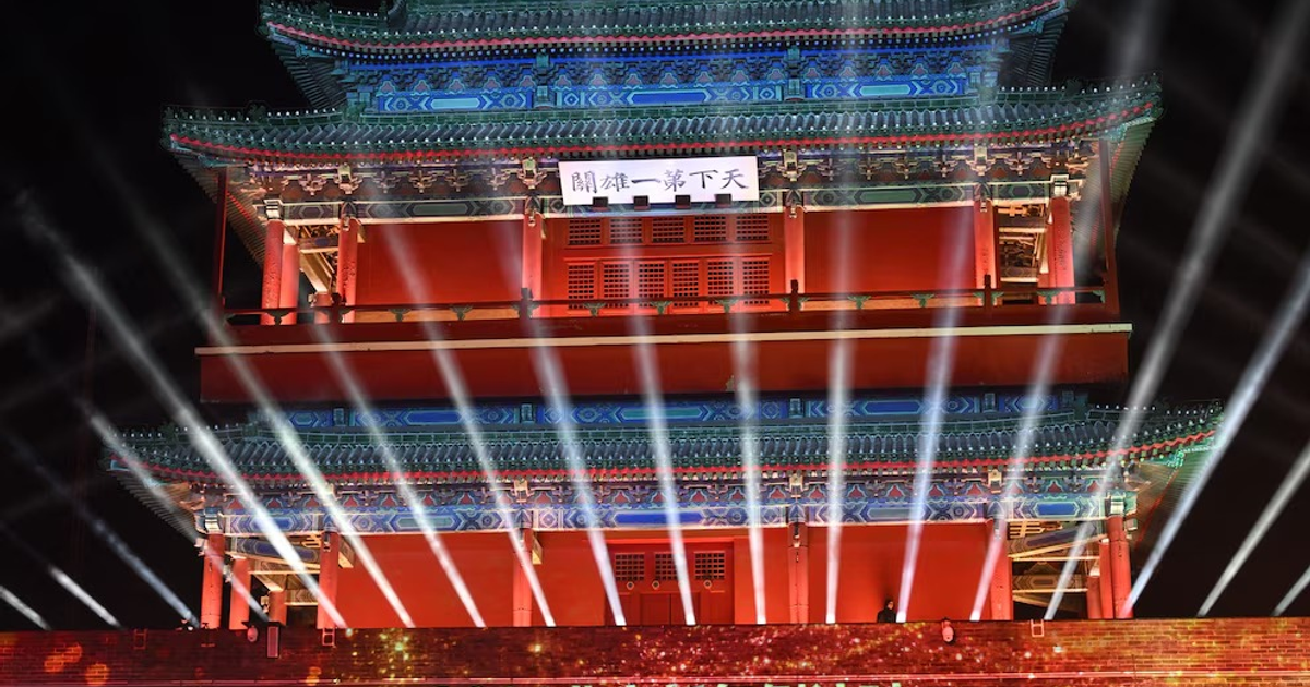 Torre del Templo Zojoji iluminada durante la celebración del Año Nuevo en Tokio