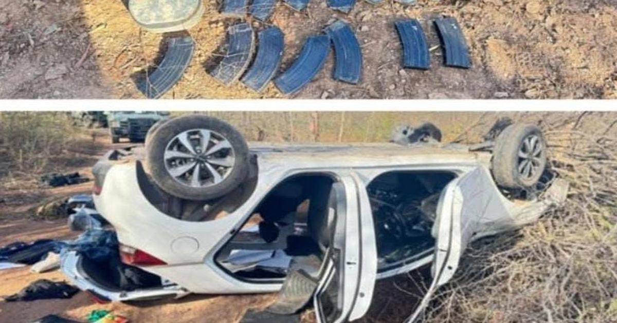 Cargadores de armas y vehículo volcado en operativo de seguridad en Culiacán, Sinaloa