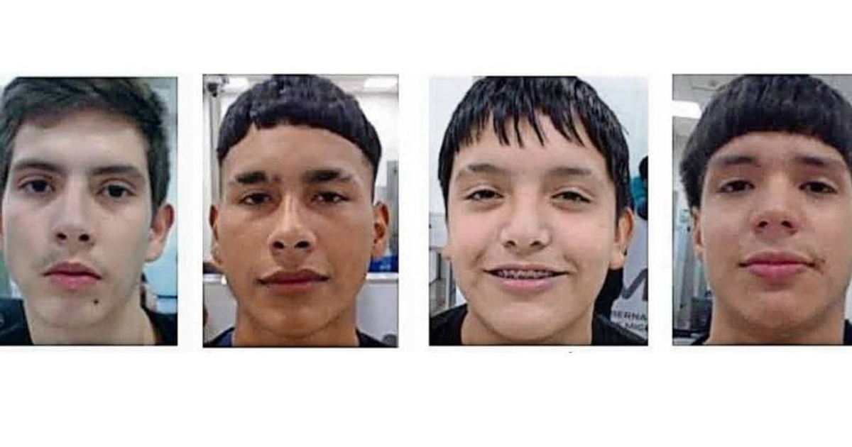 Cuatro adolescentes con diferentes estilos de cabello y expresiones faciales, representando a los jóvenes localizados en Tabasco tras su desaparición.