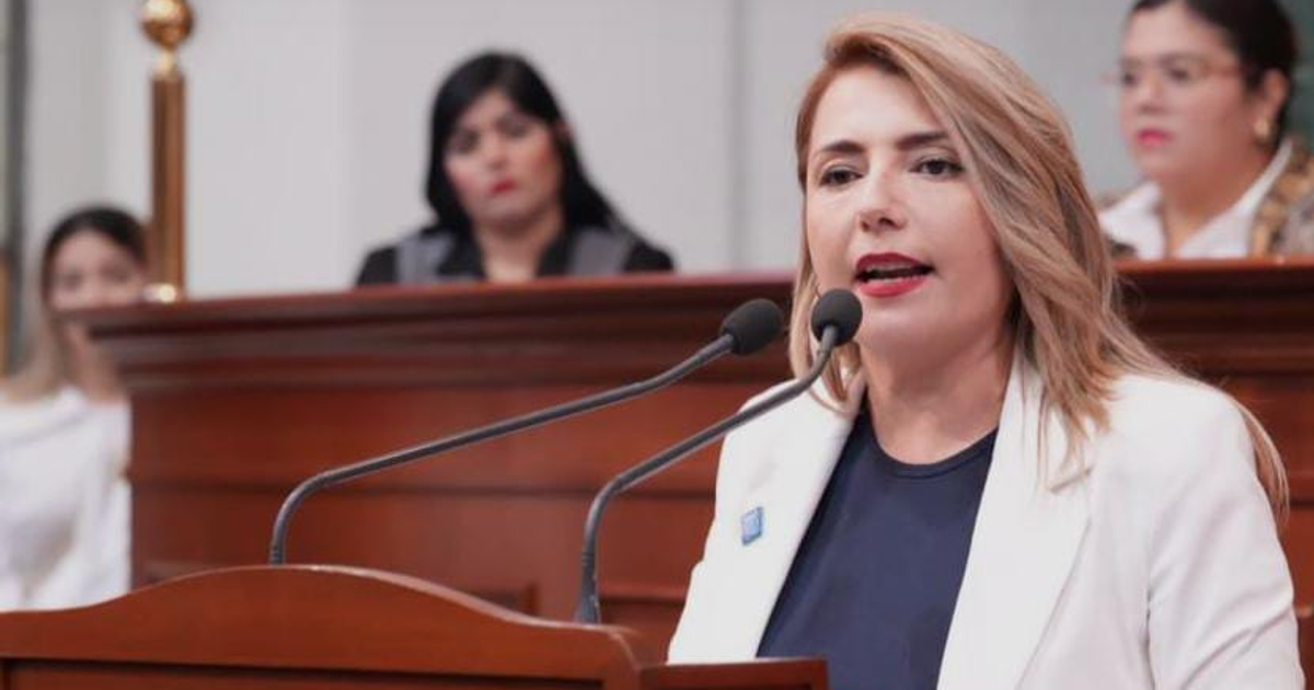 Diputada Roxana Rubio Valdés hablando en un evento, criticando la inversión en 'acarreo'.