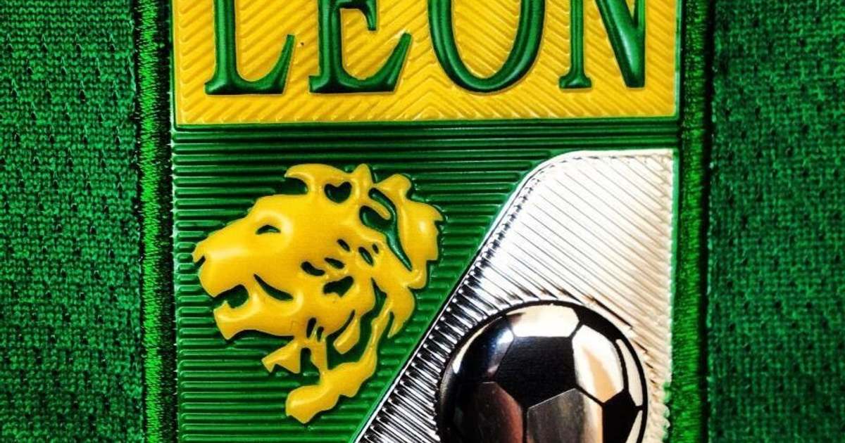 Emblema del Club León: león amarillo en fondo verde, símbolo de un equipo en venta en la Liga MX.