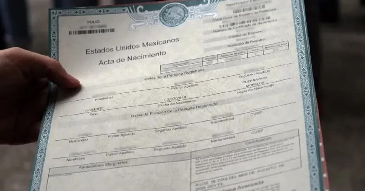 Certificado de nacimiento mexicano con campos en blanco para la información personal del registrado, relacionado al caso legal de cambio de identidad de género para evadir obligaciones alimentarias en Durango.