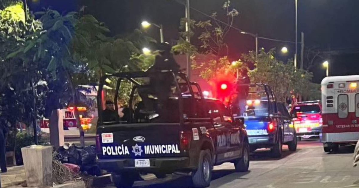 Operativo nocturno de policía y rescate en Mazatlán tras explosión