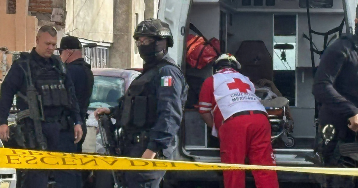 Operativo de policía y Cruz Roja en escena de ataque en Culiacán
