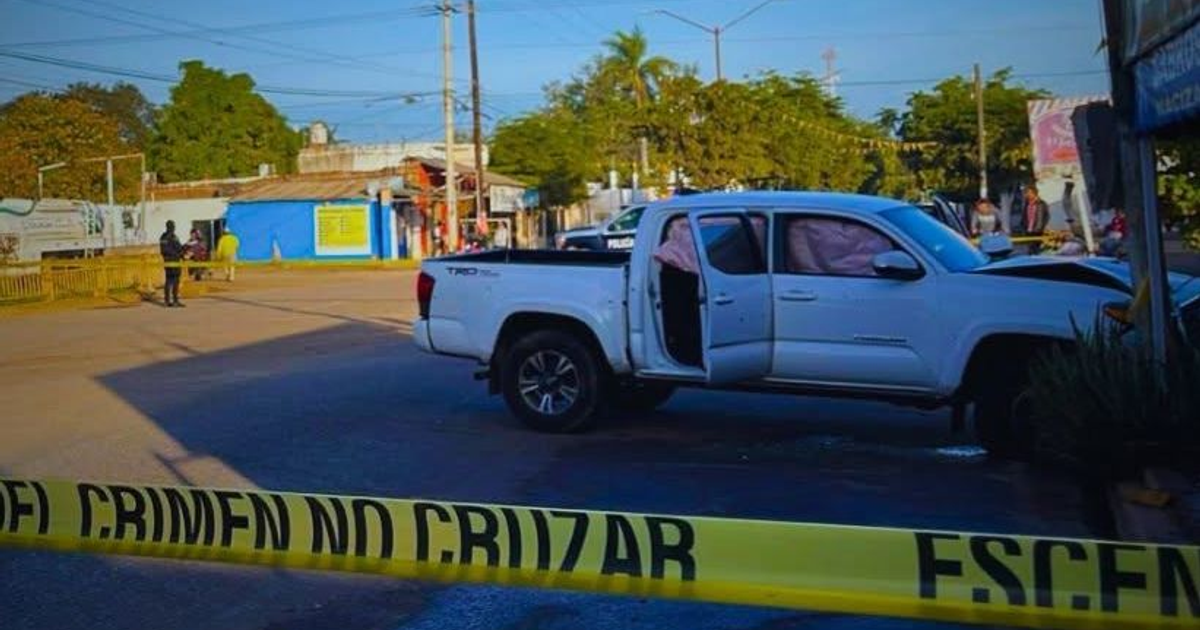 Escena del crimen en Aguaruto con camioneta y cordón policial