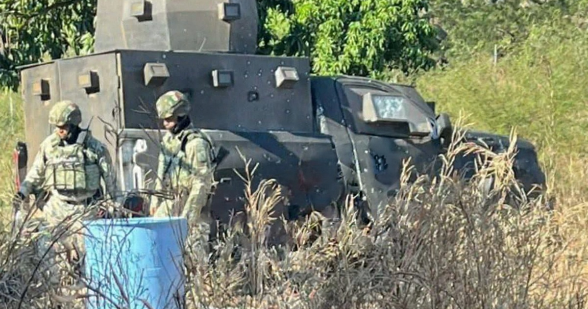 Vehículo militar blindado y personal uniformado en acción en Concordia.