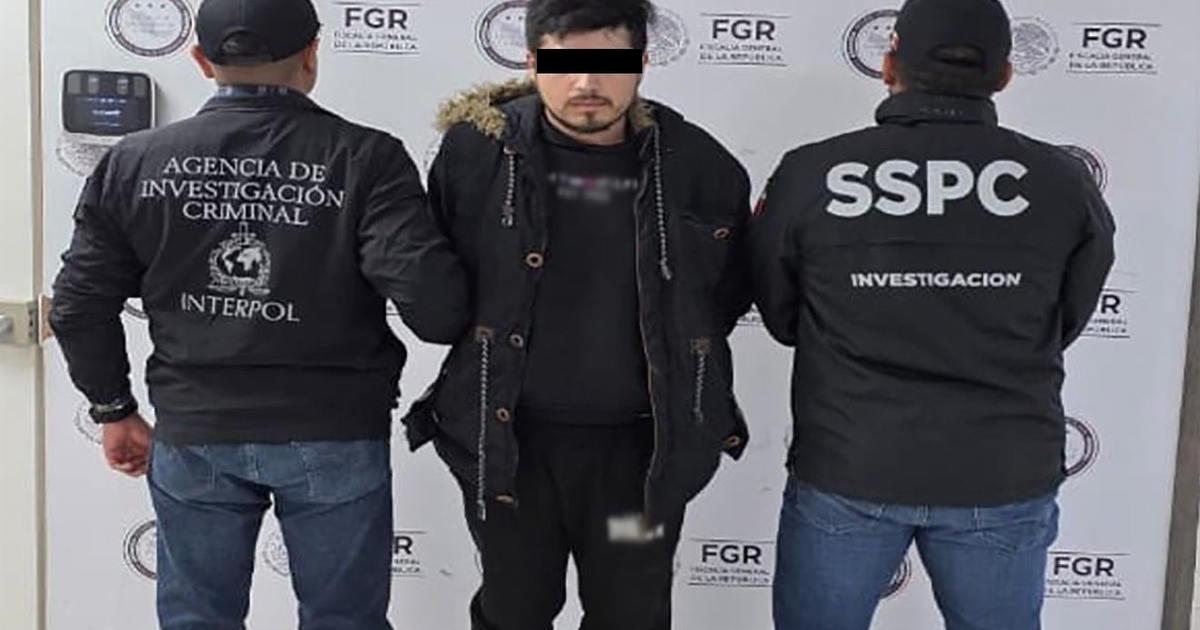 Hombre bajo custodia arrestado por INTERPOL y SSPC en Pachuca, México.
