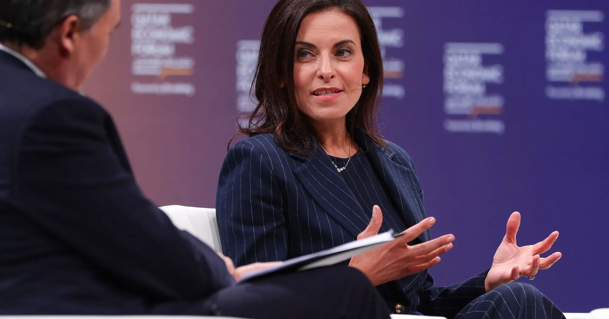 Dina Powell McCormick, presidenta de Meta, en foro económico.