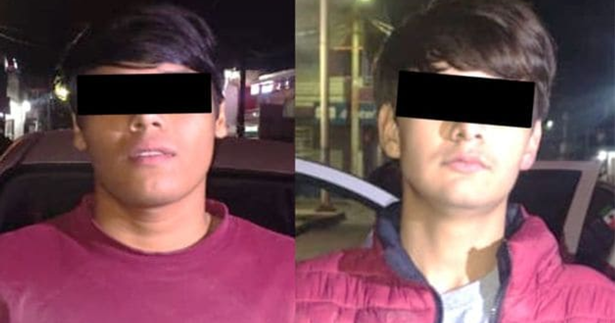 Imagen de la detención de jóvenes con armas cortas en Culiacán, durante un operativo del Ejército Mexicano en vehículos robados.