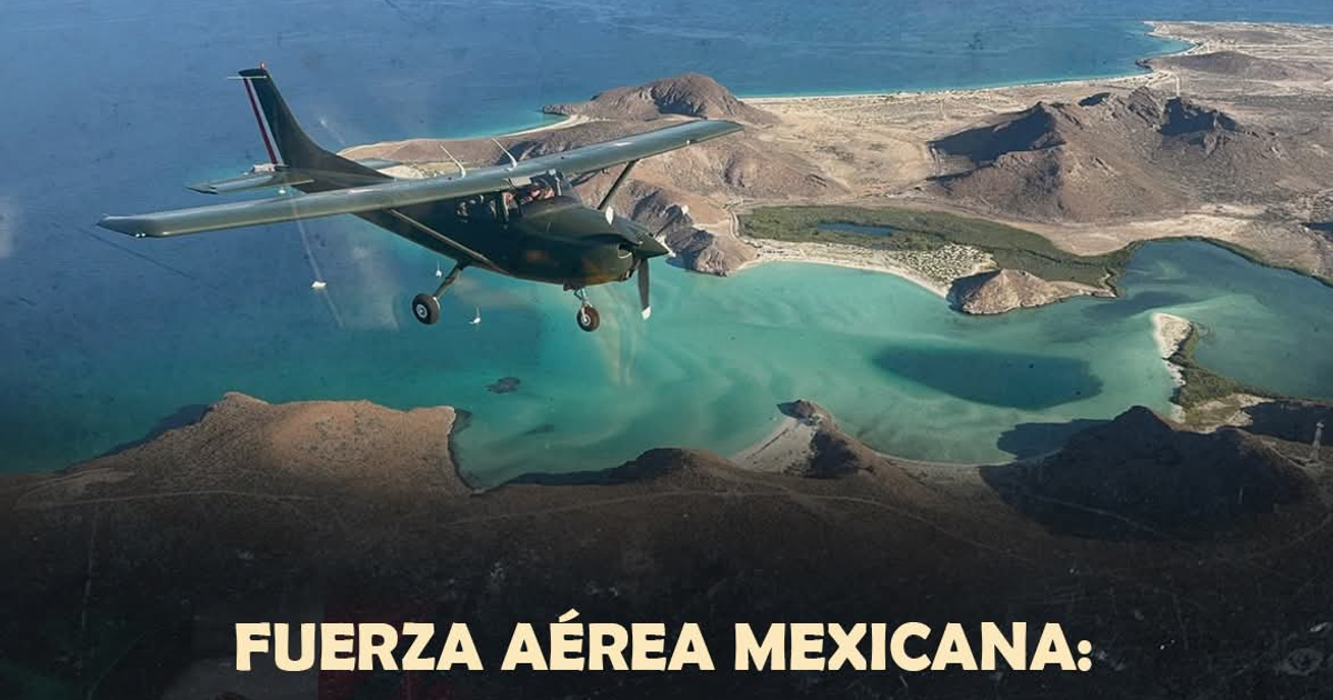 Cessna 182S de la Fuerza Aérea Mexicana volando sobre la costa de Baja California Sur