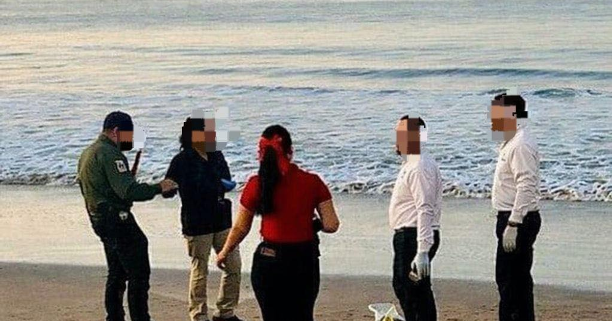 Policía y autoridades en la playa de Mazatlán junto a hallazgo de cuerpo