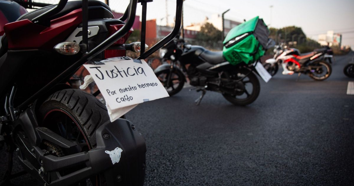 Motociclistas rinden homenaje en protesta tras la muerte de un compañero en CDMX.