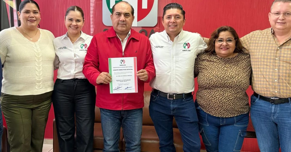 José Luis Arreola con equipo del PRI en Sinaloa tras recibir su nombramiento como delegado